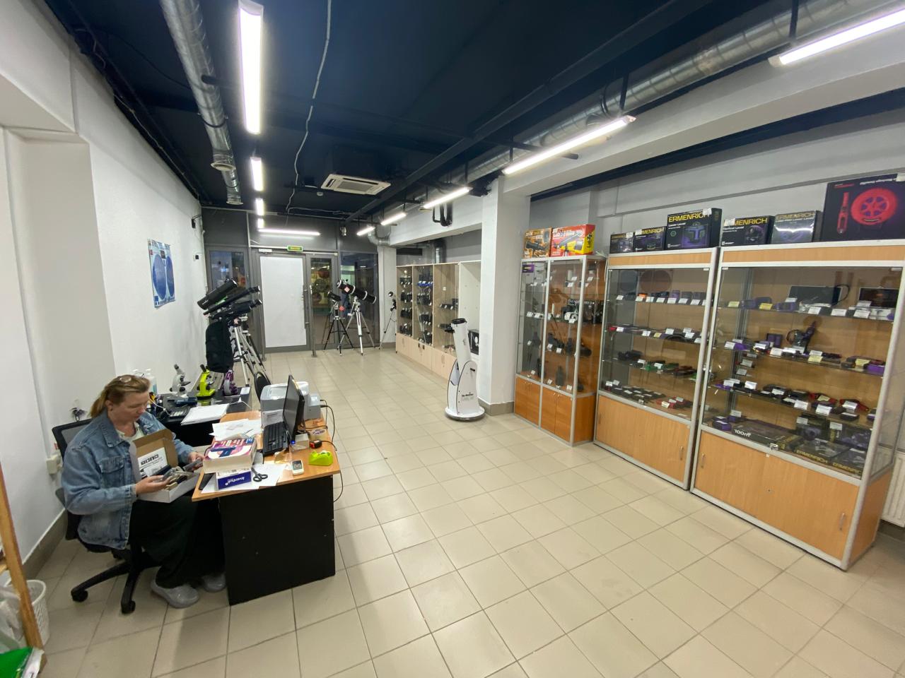 Магазин «Четыре глаза» на Ладожской в Петербурге переехал в ТЦ «Заневский Каскад»